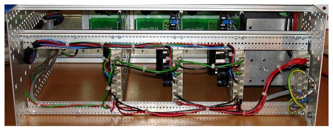 19 Zoll Baugruppe Rückansicht mit Verdrahtung von TUCHSCHERER ELEKTRONIK GMBH